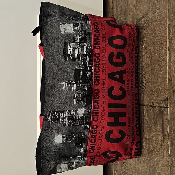 New Robin Ruth Chicago Skyline Red and Black Tote Bag - Picture 1 of 7